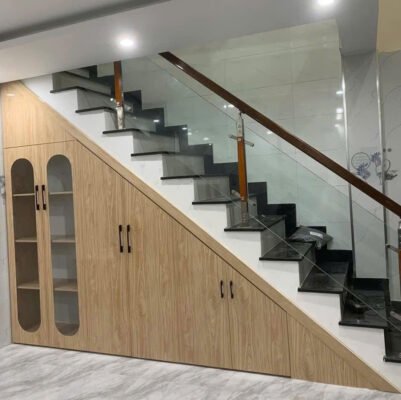 Tủ dưới cầu thang đã được hoàn tất 